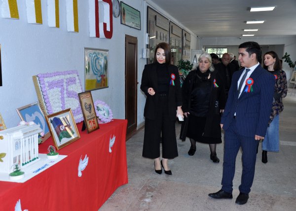 Əməkdar müəllim Hüsniyyə İbrahimovanın təşkilatçılığı ilə Sumqayıtın 75 illiyinə həsr olunmuş tədbir uğurla həyata keçdi… - FOTOLAR Əməkdar müəllim Hüsniyyə İbrahimovanın təşkilatçılığı ilə Sumqayıtın 75 illiyinə həsr olunmuş tədbir uğurla həyata keçdi… - FOTOLAR