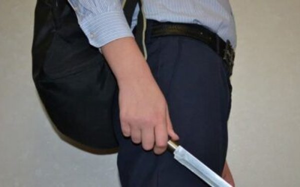 Bakıda məktəbdə şagird digərinə kəsici alətlə xəsarət yetirdi Bakıda məktəbdə şagird digərinə kəsici alətlə xəsarət yetirdi