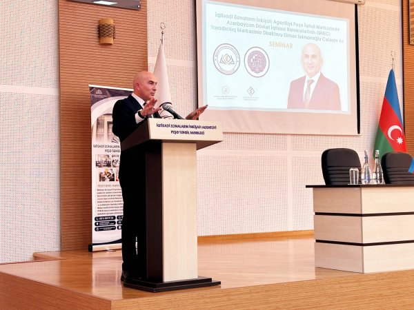 Peşə Təhsil Mərkəzində UNEC yaradıcılıq mərkəzinin rəhbəri Elman Cəfərov ilə görüş keçirilib - FOTOLAR
