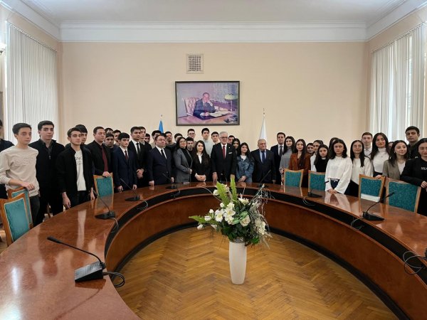 Sumqayıtın deputatı Şamil Ayrımla DİA-da görüşüblər (FOTOLAR)