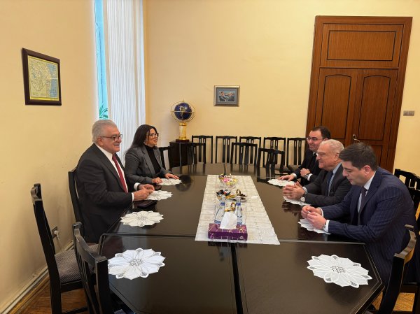 Sumqayıtın deputatı Şamil Ayrımla DİA-da görüşüblər (FOTOLAR)