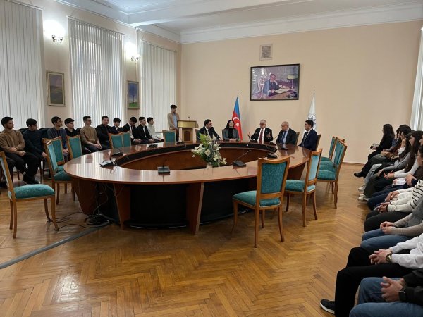 Sumqayıtın deputatı Şamil Ayrımla DİA-da görüşüblər (FOTOLAR)