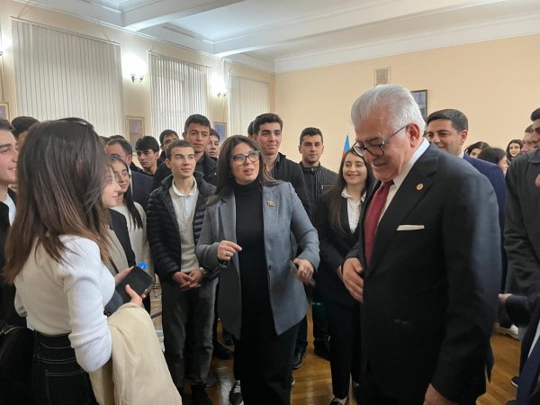 Sumqayıtın deputatı Şamil Ayrımla DİA-da görüşüblər (FOTOLAR)