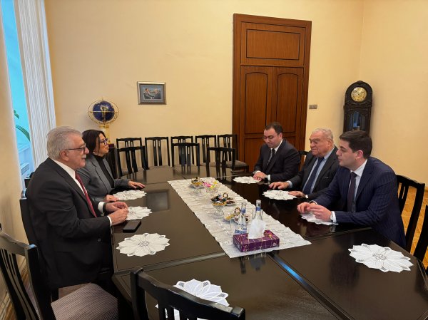 Sumqayıtın deputatı Şamil Ayrımla DİA-da görüşüblər (FOTOLAR)