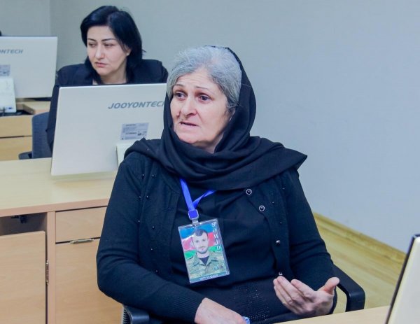 Şəhid ailələri millət vəkillərinə suallar verdilər - FOTOLAR Şəhid ailələri millət vəkillərinə suallar verdilər - FOTOLAR