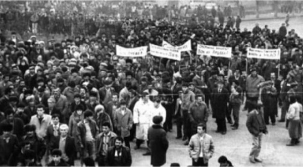 Ermənilərin təxribatı ilə törədilən Sumqayıt hadisələrindən 37 il ötür Ermənilərin təxribatı ilə törədilən Sumqayıt hadisələrindən 37 il ötür