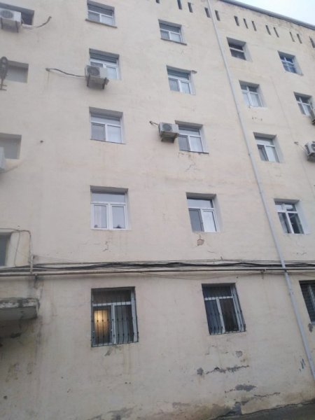 Sumqayıtda qəzalı vəziyyətdə olan binanın sakinləri aidiyyəti qurumlardan kömək istəyir-FOTO Sumqayıtda qəzalı vəziyyətdə olan binanın sakinləri aidiyyəti qurumlardan kömək istəyir-FOTO