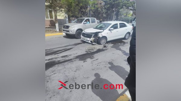 Sumqayıtda avtomobil mağazaya çırpıldı - FOTO