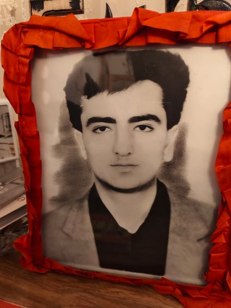 I Qarabağ müharibəsi şəhidi - 19 yaşı cənnətdə qeyd olunan Elşad Şixbabayevi yaxından tanıyaq.. I Qarabağ müharibəsi şəhidi - 19 yaşı cənnətdə qeyd olunan Elşad Şixbabayevi yaxından tanıyaq..