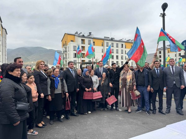 Köç karvanı Suqovuşan kəndinə çatıb - FOTOLAR