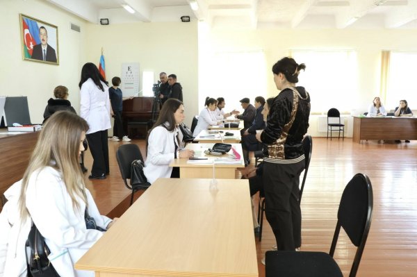 Sumqayıt Tibb Mərkəzi Hacı Zeynalabdin qəsəbəsində 120 vətəndaşı oftalmoloji müayinədən keçirdi - FOTO