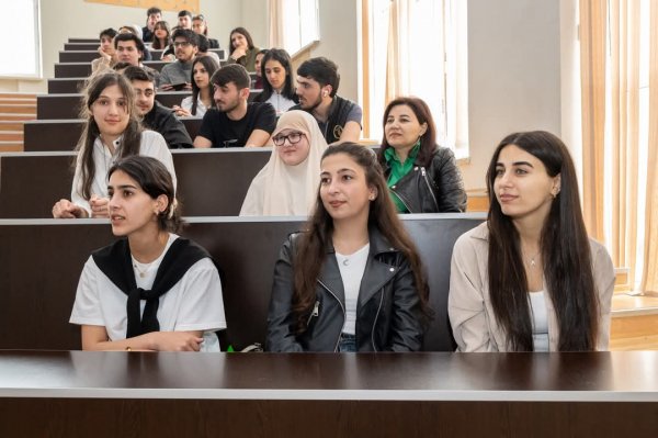 "Regional İnkişaf" İB Sumqayıt gəncləri ilə görüşdü (FOTOLAR)