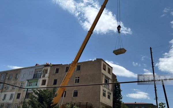 Sumqayıtda iki nəfərin öldüyü partlayış baş verən binanın söküntüsünə başlanılıb