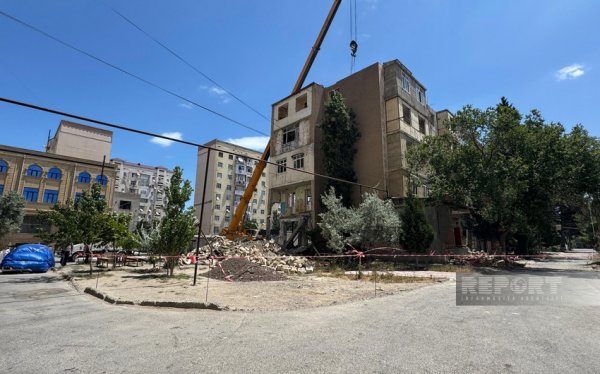Sumqayıtda iki nəfərin öldüyü partlayış baş verən binanın söküntüsünə başlanılıb