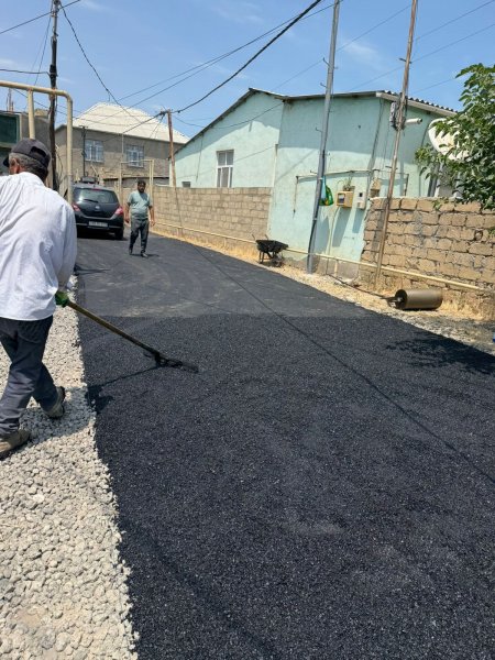 Xəzri-2 yaşayış massivində yerləşən şəhid Coşqun Zeynallının adını daşıyan küçəyə asfalt örtüyü çəkilib