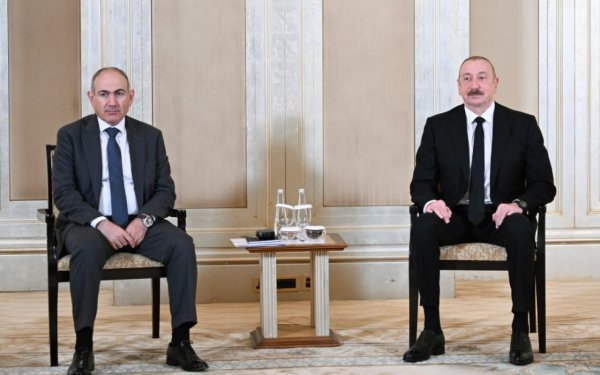 İlham Əliyevin Paşinyanla görüşü başladı - FOTOLAR