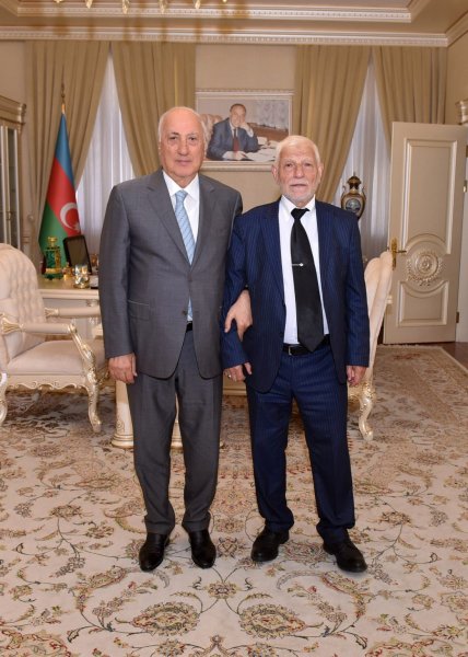 Zakir Fərəcov veteran cüdoçunu Fəxri Fərmanla təltif edib