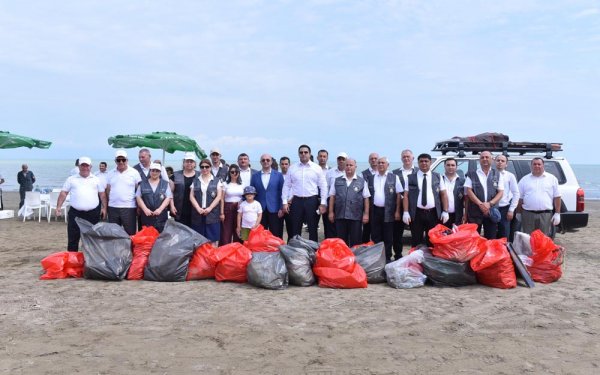 Xəzərin Sumqayıt sahilində təmizlik aksiyası keçirilib – FOTO