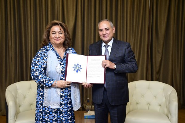 Tahir Budaqov Hicran Hüseynova ilə görüş keçirdi - FOTOLAR