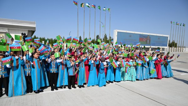 İlham Əliyev Türkmənistana getdi - FOTOLAR İlham Əliyev Türkmənistana getdi - FOTOLAR