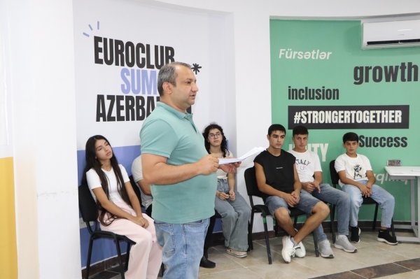 Sumqayıtda "Gənclərə öz karyera yollarını seçməkdə kömək edən - çatbotlar" layihəsinə yekun vurulub (FOTO) Sumqayıtda "Gənclərə öz karyera yollarını seçməkdə kömək edən - çatbotlar" layihəsinə yekun vurulub (FOTO)