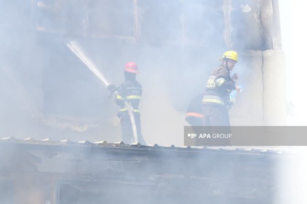 Sumqayıtda karton məmulatları zavodunda yanğın oldu -FOTOLAR
