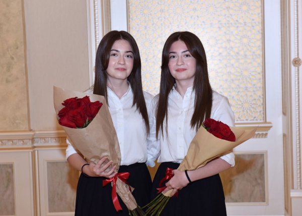 Sumqayıtlı əkiz bacılardan möhtəşəm uğur -FOTO