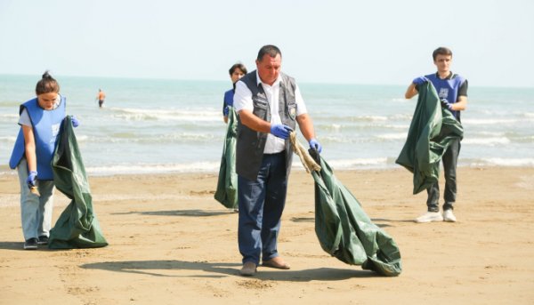 Sumqayıtda növbəti dəfə sahilyanı təmizlik aksiyası təşkil olunub