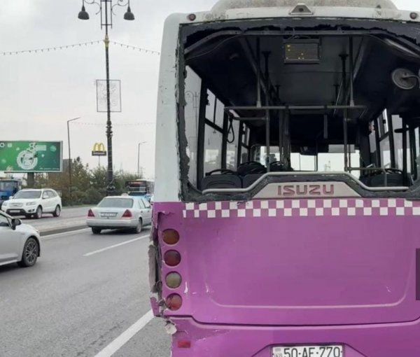 Sumqayıtda avtobuslar toqquşub, xəsarət alanlar var
