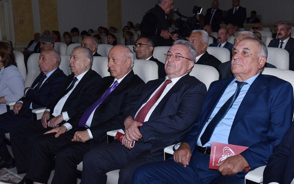 Sumqayıtda tanınmış şair-publisist Əvəz Mahmud Lələdağın 90 illiyi qeyd olunub
