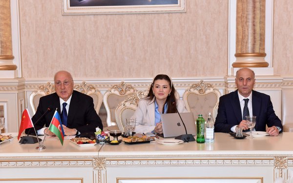 Zakir Fərəcov investorları qəbul etdi: Çinin 20 böyük şirkəti Sumqayıtda