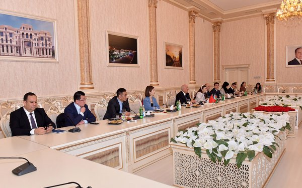 Zakir Fərəcov investorları qəbul etdi: Çinin 20 böyük şirkəti Sumqayıtda