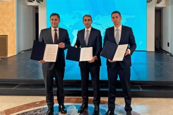 Bakı-Tbilisi-Qars dəmiryolu ilə yükdaşımalarla bağlı Anlaşma Memorandumu imzalanıb