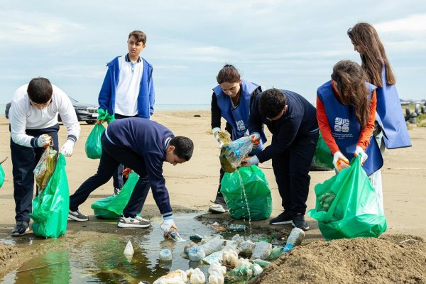 Sumqayıtda şagirdlərin iştirakı ilə sahildə iməclik keçirilib - FOTO
