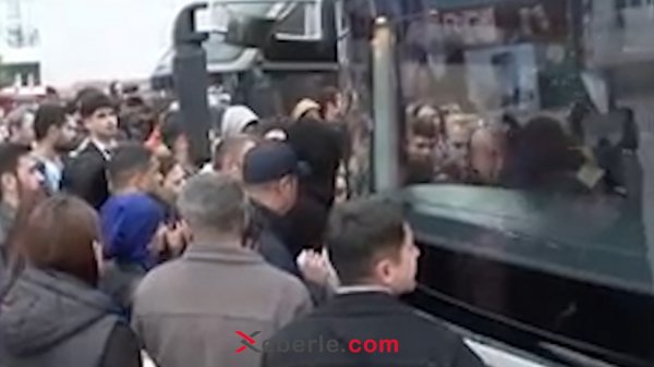 Bakı–Sumqayıt xəttində nəqliyyat böhranı: Sərnişinlər yolda qalır, məsul qurumlar isə hələ də susur (FOTOLAR)