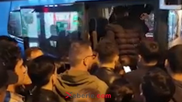 Bakı–Sumqayıt xəttində nəqliyyat böhranı: Sərnişinlər yolda qalır, məsul qurumlar isə hələ də susur (FOTOLAR)