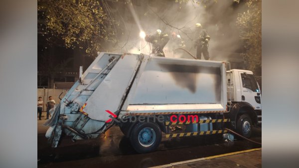 Sumqayıtda zibildaşıyan maşın yanıb - FOTO