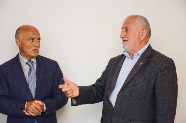 Ərkivanda sevinc dolu gün – evi yanan ailəyə yeni ev hədiyyə edildi