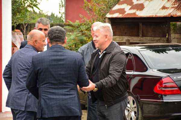 Ərkivanda sevinc dolu gün – evi yanan ailəyə yeni ev hədiyyə edildi