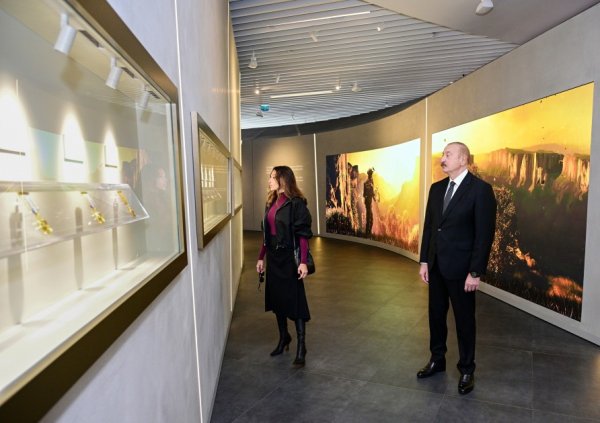 Prezident və birinci xanım Zəfər muzeyinin açılışını etdilər - FOTOLAR