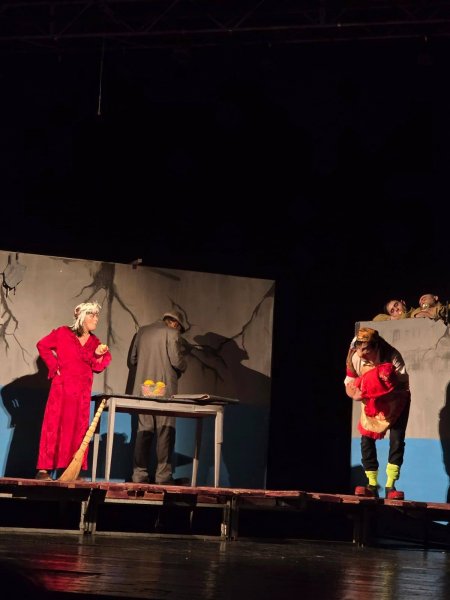 Sumqayıt Teatrı Rus Dram Teatrında "Qaravəlli" tamaşası ilə çıxış etdi (FOTO)