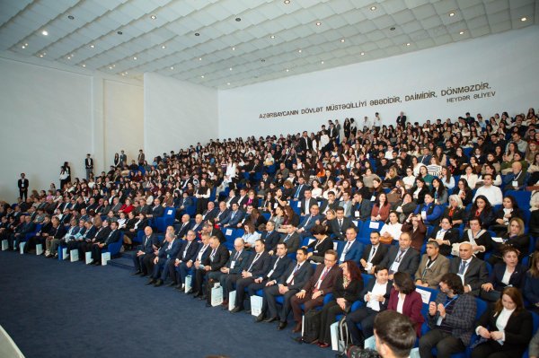 Mingəçevirdə "Davamlı İnkişaf Strategiyası: Qlobal trendlər, milli təcrübələr və yeni hədəflər" adlı beynəlxalq konfrans başlayıb Mingəçevirdə "Davamlı İnkişaf Strategiyası: Qlobal trendlər, milli təcrübələr və yeni hədəflər" adlı beynəlxalq konfrans başlayıb