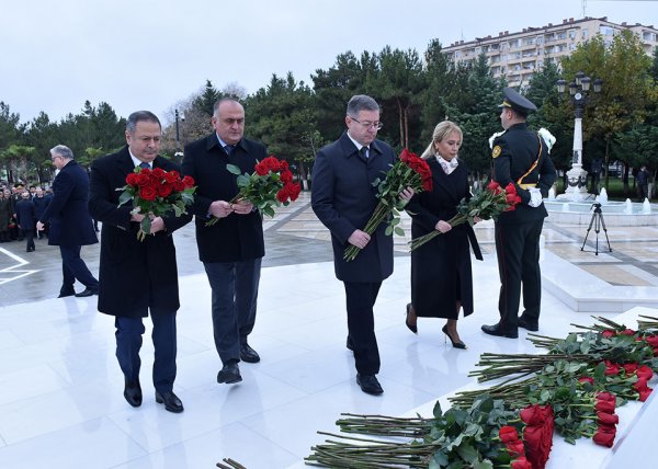 Sumqayıt şəhərində Ümummilli Lider Heydər Əliyevin anım mərasimi keçirilib - FOTOLAR