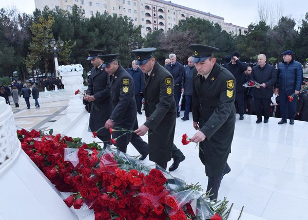 Sumqayıt şəhərində Ümummilli Lider Heydər Əliyevin anım mərasimi keçirilib - FOTOLAR