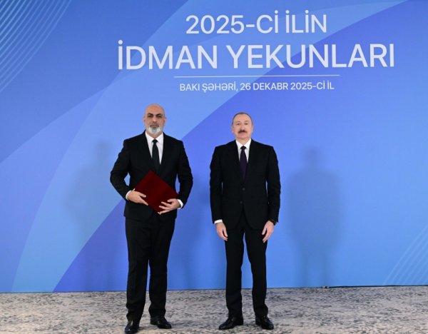 Prezident bu idmançılara ev verdi - FOTOLAR
