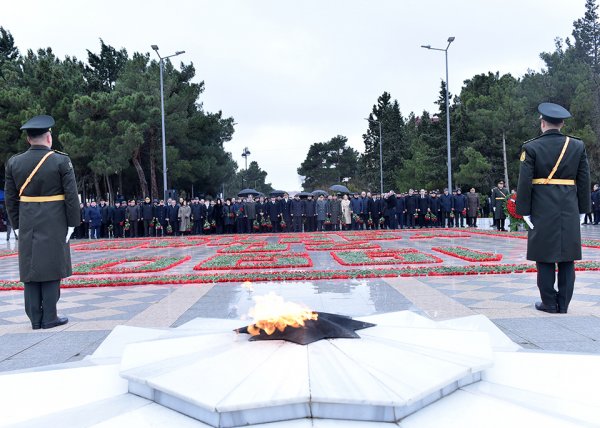 Sumqayıtda 20 Yanvar faciəsinin 36-cı ildönümü ilə əlaqədar anım mərasimi keçirilib - FOTOLAR