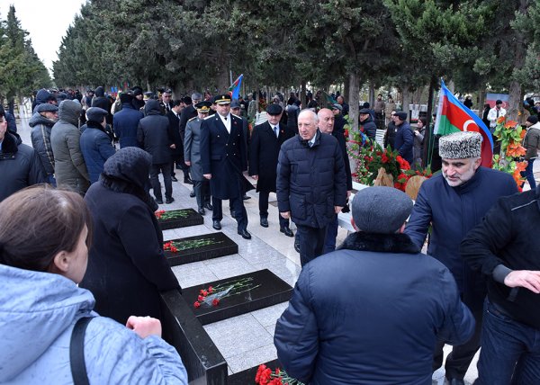 Sumqayıtda 20 Yanvar faciəsinin 36-cı ildönümü ilə əlaqədar anım mərasimi keçirilib - FOTOLAR