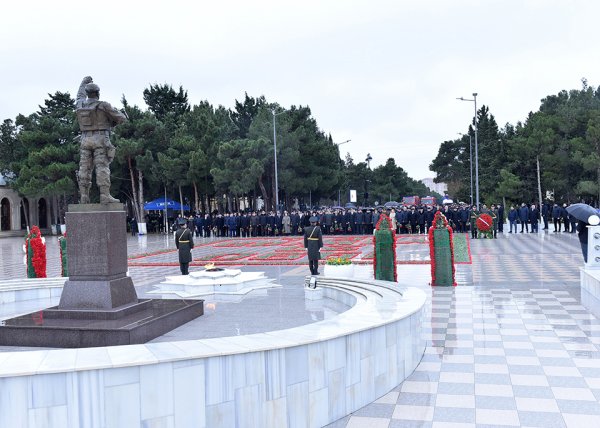 Sumqayıtda 20 Yanvar faciəsinin 36-cı ildönümü ilə əlaqədar anım mərasimi keçirilib - FOTOLAR