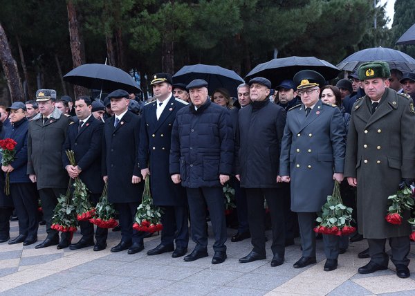 Sumqayıtda 20 Yanvar faciəsinin 36-cı ildönümü ilə əlaqədar anım mərasimi keçirilib - FOTOLAR